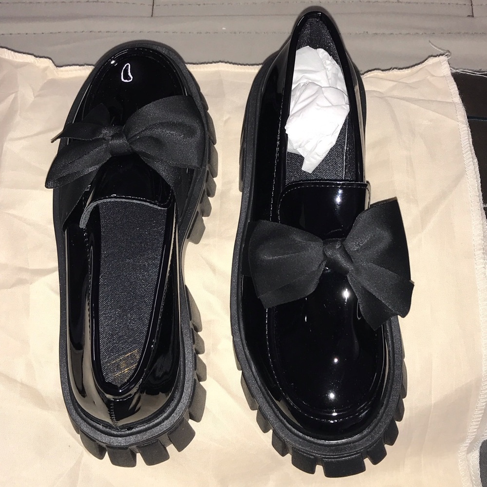 NWOT—Black Bow Loafers